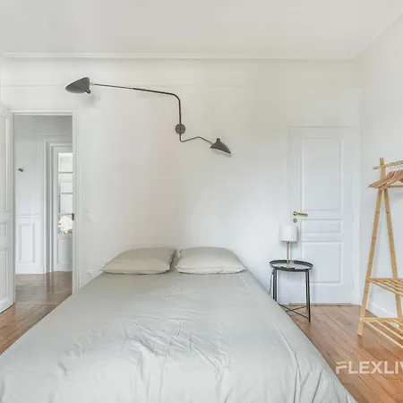 Flexliving - Bedroom - Vincent Auriol Vakantiehuis Parijs
